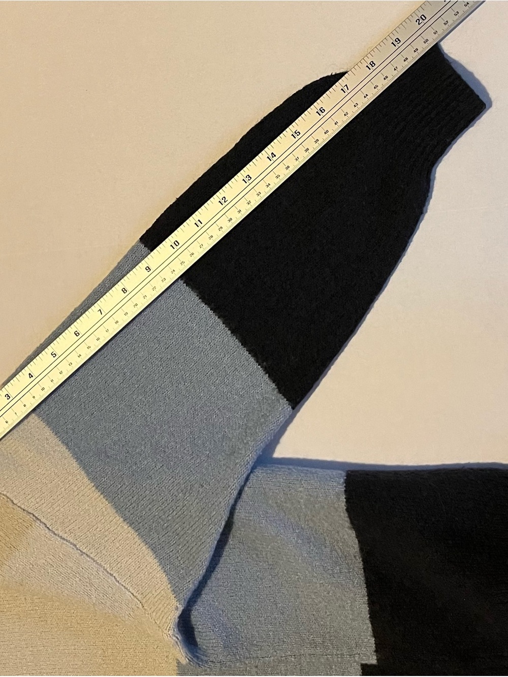 H & M Sweater - M
Colour Block - Picture 6 of 6
